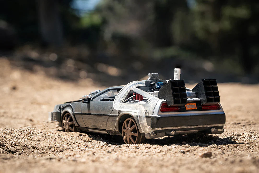 Back to the Future Part III (rail version) die-cast 1:24 scale "Hollywood Rides" light-up DeLorean Time Machine by MyHackerTech