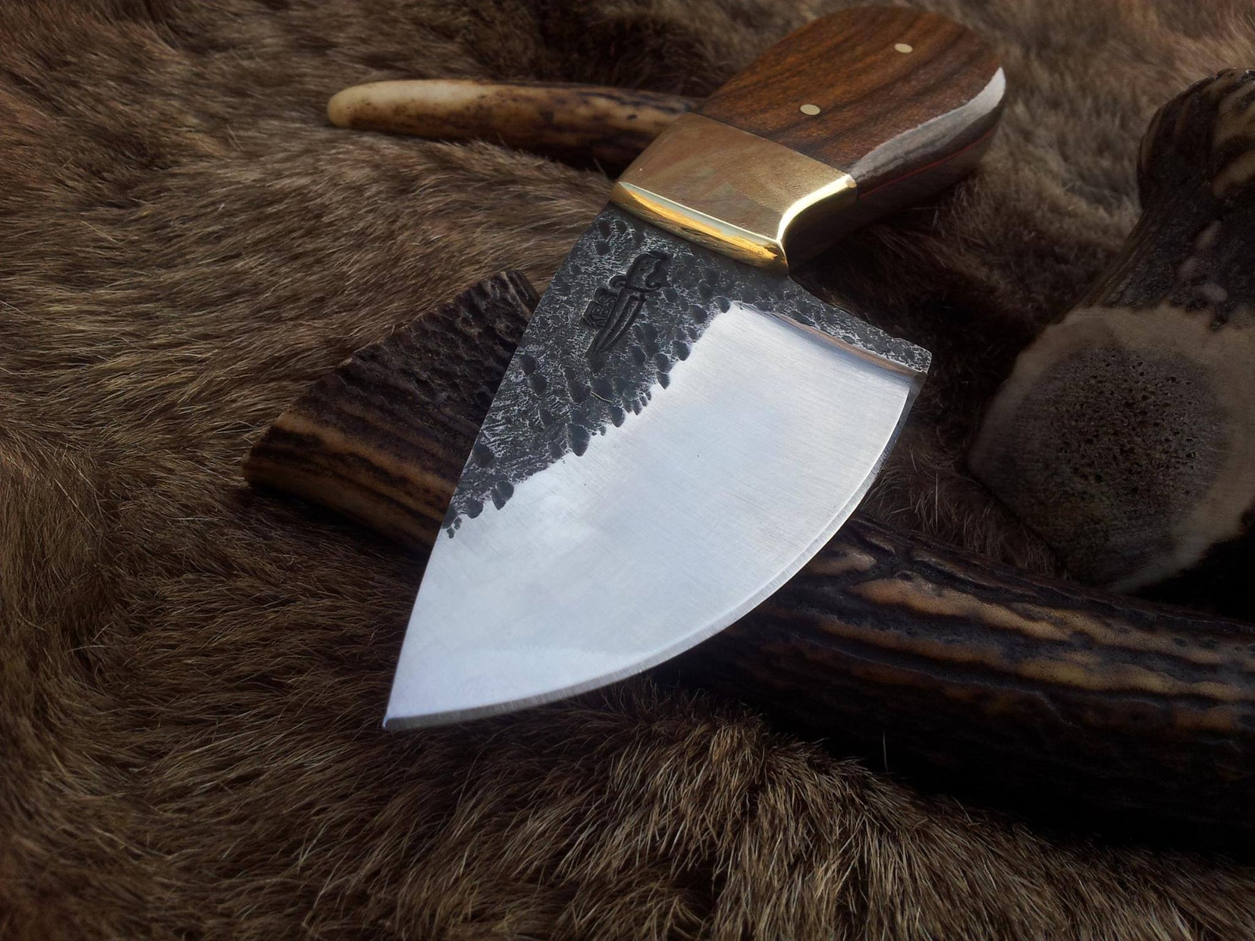 Hand-Forged 1095 Tool Steel Field Dressing Deer Skinning Knife – 6 Inch Drop Point Blade with Rosewood Handle by MyHackerTech