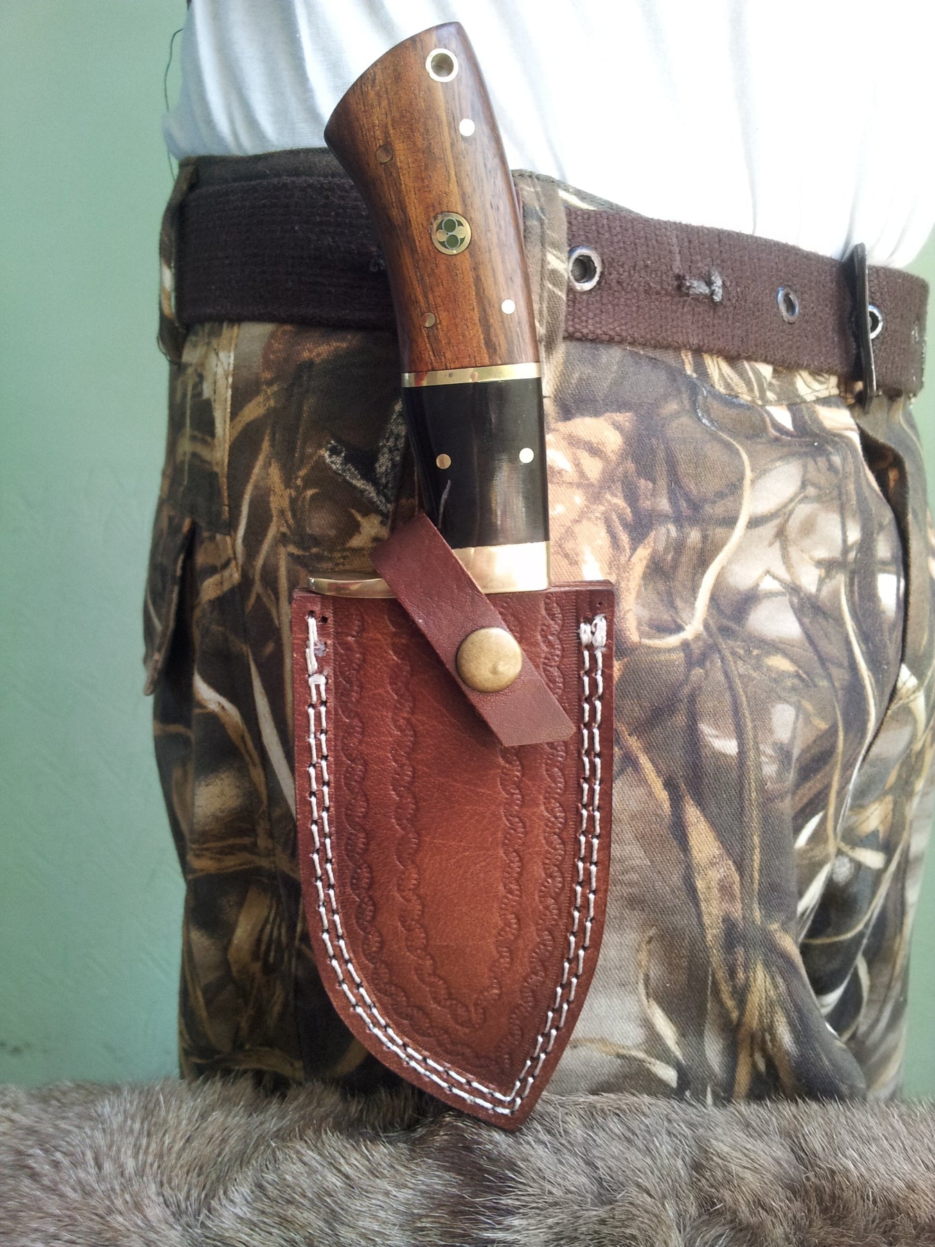 Fixed Blade Guthook Knife - 1095 High Carbon Steel & Rosewood/Buffalo Horn Handle by MyHackerTech