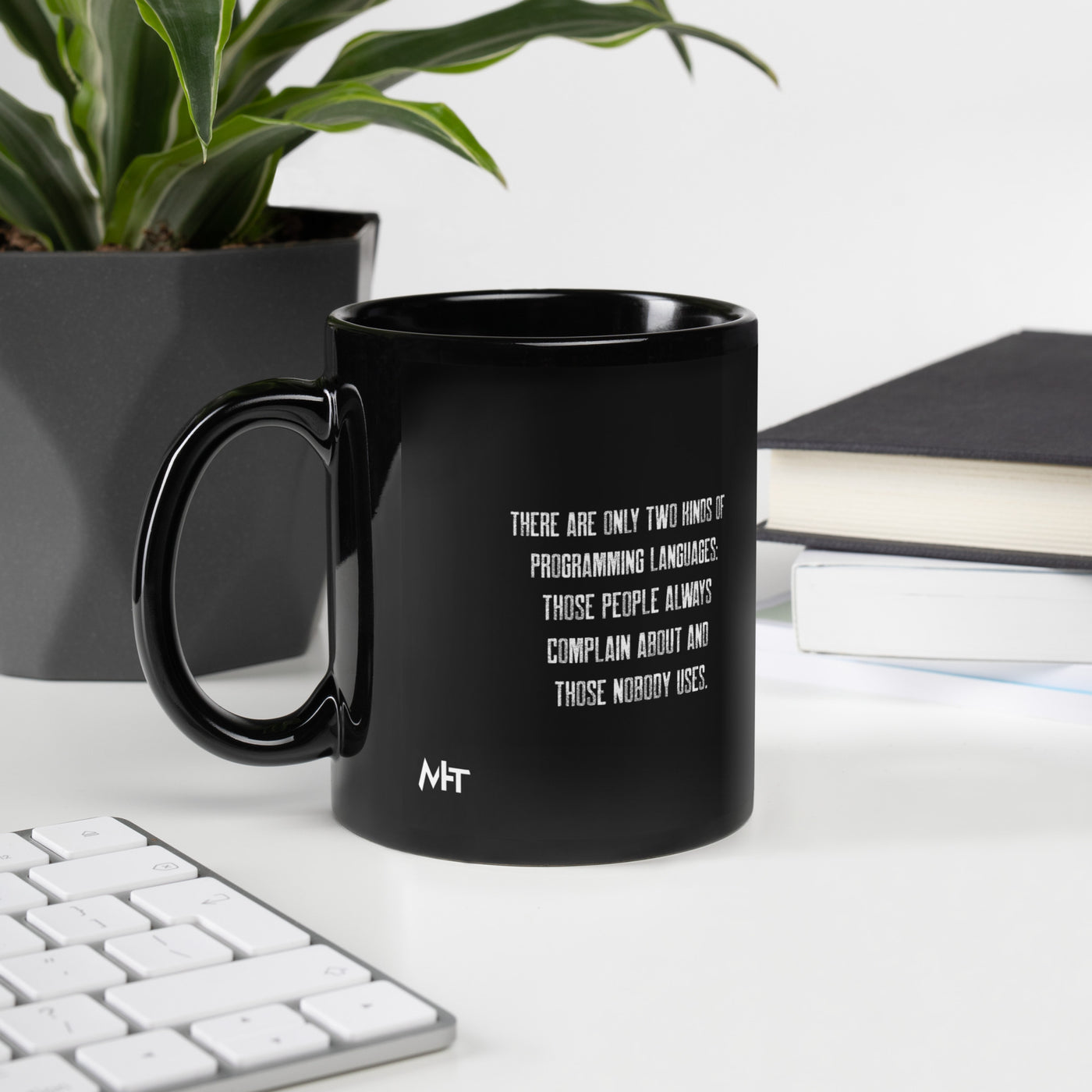 There are only two kinds of programming languages those people always complain about and those nobody uses V1 - Black Glossy Mug
