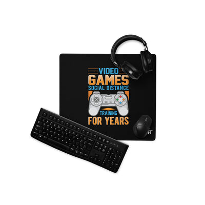 Video Games Social Distance Training for years ( Orange ) - Desk Mat