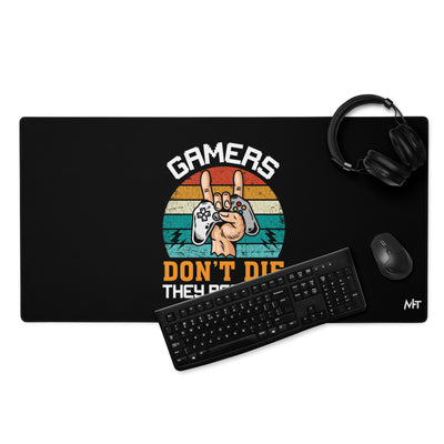 Gamers don't Die, they Respawn - Desk Mat