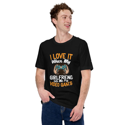 I love it when my girl friend let me play video game - Unisex t-shirt