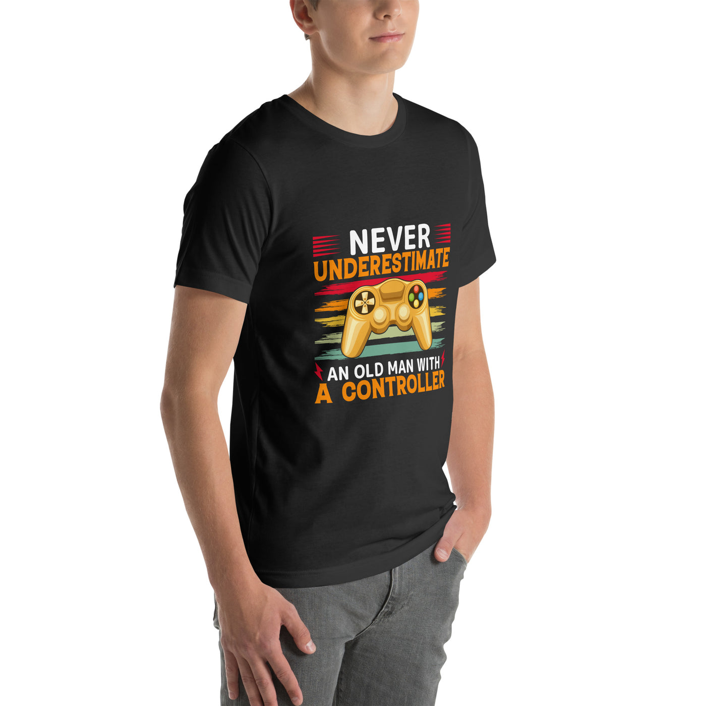 Never Underestimate an old man with a controller - Unisex t-shirt