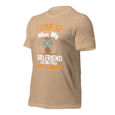 I love it when My Girlfriend Let me Play Videogames - Unisex t-shirt