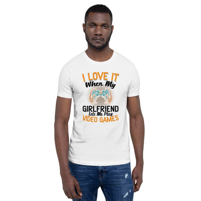 I love it when My Girlfriend Let me Play Videogames - Unisex t-shirt